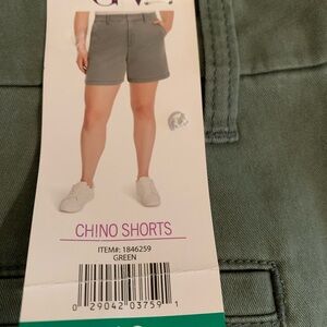 Gloria Vanderbilt Green Chino Shorts Classic Style